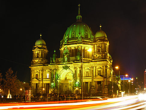 Foto Berliner Dom bei Nacht - Berlin