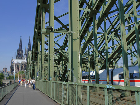 Hohenzollernbrücke beim Kölner Dom