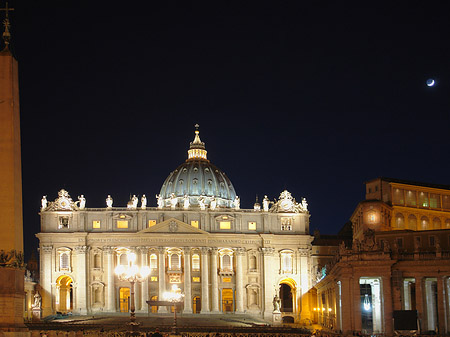 Fotos Petersdom mit Halbmond | 