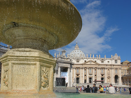 Fotos Brunnen mit Petersdom